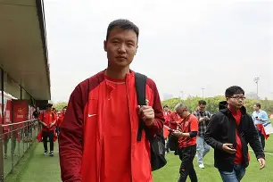英雄联盟台服官网地址一览- 离谱！尼斯队长鼓劲今晚上海久事备战中超，里尔今晚临场应变